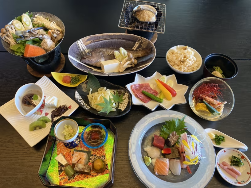 「あわび」「知多牛」はもちろん、水揚げされた地魚の逸品が楽しめる厳選会席「匠御膳」
※写真はイメージです。季節・仕入れ状況により若干異なります。 「あわび」「知多牛」はもちろん、水揚げされた地魚の逸品が楽しめる厳選会席「匠御膳」
※写真はイメージです。季節・仕入れ状況により若干異なります。