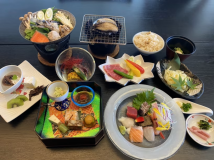 新鮮な海の幸はもちろん、「あわび」「知多牛」も味わえる特選会席
※写真はイメージです。季節・仕入れ状況により若干内容が異なります。