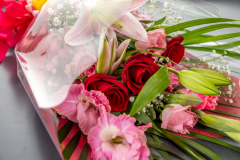 追加手配で花束のご用意もできます。