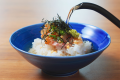 【朝食】お好みのトッピングをかけてオリジナルの「鯛茶漬け」を。