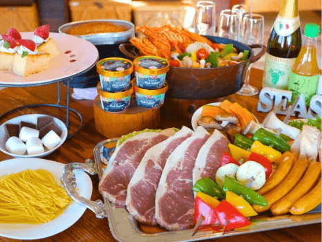 【卒業旅行・学生旅行】特典たっぷり！BBQ＆ロブスター鍋＆スイーツディナーセット付テントグランピングお1人様11,000円｜タクシー送迎付（3名／～1区画）1泊夕食付