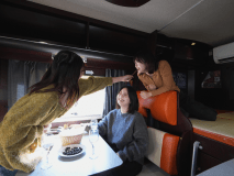 キャンピングカー＆ タケノコテント＆小部屋付（冷暖房完備）