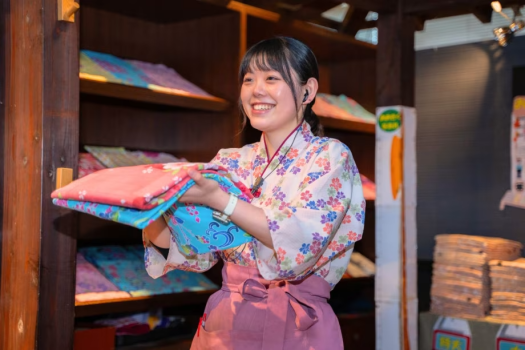 女性様にはもれなく選べる色浴衣のサービスがあります！