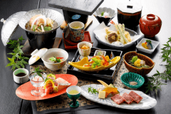 【溶岩焼会席】和牛の旨みと優しい味付けの伊勢鶏のお鍋が絶品の彩向陽スタンダード会席