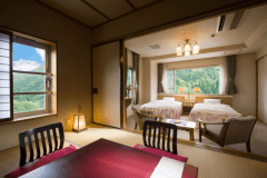 【和洋室一例】湯の山の自然の彩に囲まれた６畳和室＋ツインのゆったり和洋室