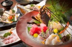 【料理演出一例】お造りの盛合せやお肉料理などお客様のご要望に応じたさまざまな料理で記念日を彩ります！