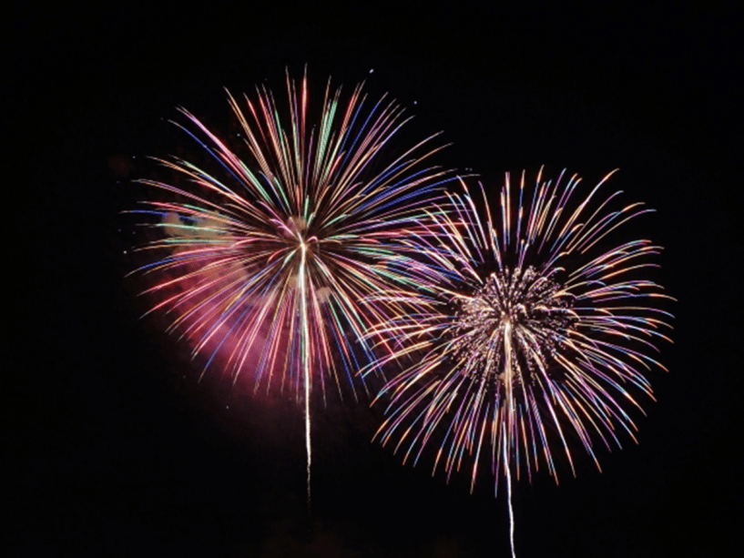 ――鳥羽の夜空に、きらびやかに華ひらく――