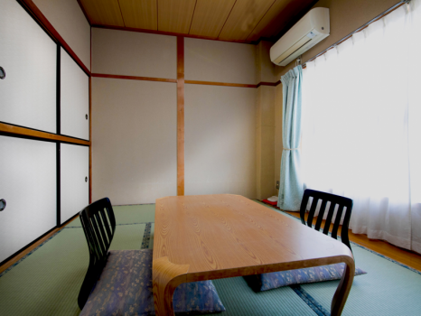 【訳あり客室６畳】※山側の客室のため、窓から海は見えません