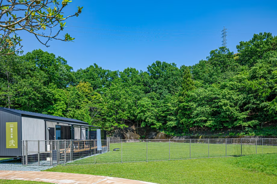 【グランピングプラン】お子様歓迎！自然に囲まれた貸切トレーラーハウスで楽しむ伊勢海老×松阪牛BBQ｜1泊2食・ペット不可