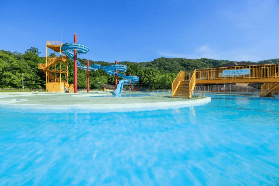 夏季限定の屋外プール