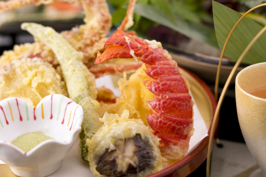 天麩羅の一例：季節に合わせた食材を揚げたての天麩羅でいただく♪