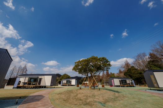 Luxury Trailers 離宮 伊勢は全室露天風呂付きのトレーラーハウスです。