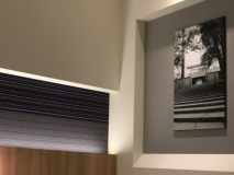 【和洋室・禁煙】
伊勢木綿や伊勢型紙の壁紙など、伊勢を感じられるお部屋となっております。