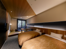 【和洋室・禁煙　一例】
１間にツインベッドと畳のスペースもあり、足を伸ばしてお寛ぎいただけるお部屋です。