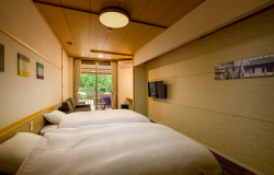 2021年4月リニューアルされた露天風呂付客室の一例■ソファも完備されており、ごゆっくりお寛ぎいただけます。