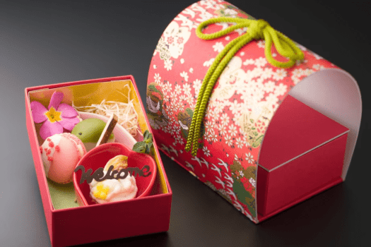 【ウェルカムスイーツ】まずは海を眺めながら、手造りサステナブルスイーツで小休止　※17時まで