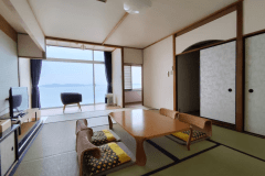【３室限定　和モダン　デラックス】和室と海を臨むツインベッド