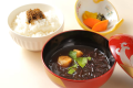 ご夕食◆食事｜千葉県産コシヒカリ しらす有馬山椒煮　赤出汁