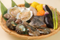 ご夕食◆海鮮焼｜姫サザエ 片貝帆立 小蛤 有頭海老 縞ほっけ干し 生フランク 季節の野菜