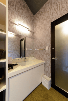 グランピング専用シャワー・パウダールーム
※クラブハウスの大浴場もご利用いただけます。