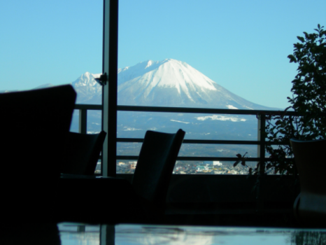 大山を望む当館9Fバンケットホールからの眺めは、高層建築の皆生つるやならでは!どうぞご堪能ください。 大山を望む当館9Fバンケットホールからの眺めは、高層建築の皆生つるやならでは!どうぞご堪能ください。
