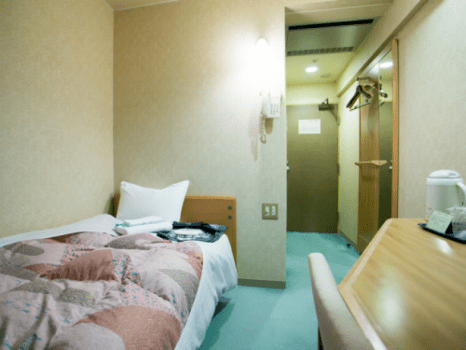 ～南館シングル客室～　少し手狭なお部屋ですが、その分お値打ちプライスにてプラン展開していますので、ビジネス・一人旅でのご利用もお気軽に♪