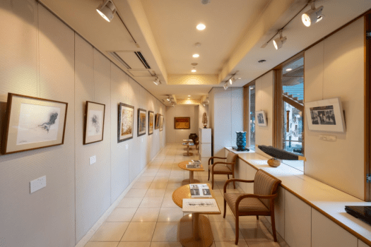 【ギャラリー蒼】地元作家の美術品を中心に、様々なアートをご覧いただけるギャラリースペースです