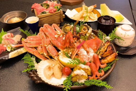 【冬の宝楽焼き】蟹を中心に秋の味覚をたっぷりと閉じ込めた宝楽焼きをご賞味下さい