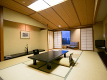 ～南館大部屋客室～　最大7名一室で泊まれる大部屋はみんなでワイワイ楽しめることで人気♪