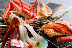 【タグ付き松葉蟹の刺し＆茹で＆焼き】冬の味覚の王者「松葉ガニ」その魅力を味わい尽くす3種の料理
