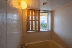 【東館角部屋12.5畳】浴室からも景色を眺めることができます