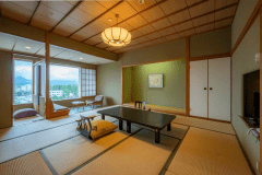 【東館12.5畳】秀峰大山を眺めるゆったり和室です