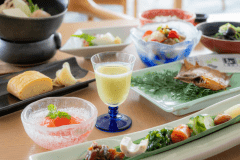 【朝食一例】鳥取県産コシヒカリや地元の素材を使った季節の味噌汁など朝からしっかりお召し上がりください