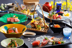 【胡蝶】日本海の海の幸、鳥取の旬の味覚をふんだんに使用した会席料理です。