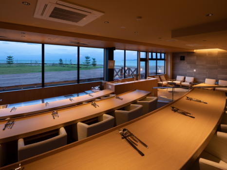 空と海が見える劇場型レストランです。
