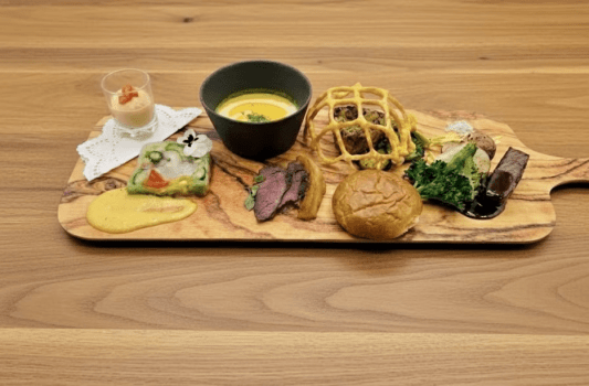 【21時迄チェックインOK】走り切った夜に味わうワンプレートディナー■飲み放題付｜1泊2食