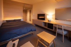 スタンダードクイーン　160cm幅のダブルベッドです（１～２名様）