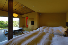 一部屋限定の離れ和室タイプ【天然温泉の半露天風呂付】