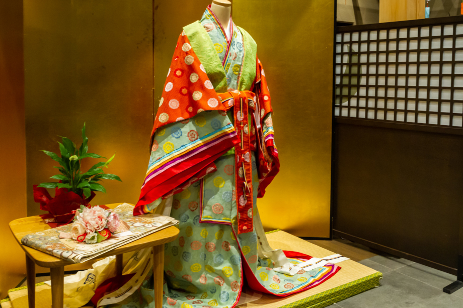 Twelve-layered ceremonial kimono Twelve-layered ceremonial kimono