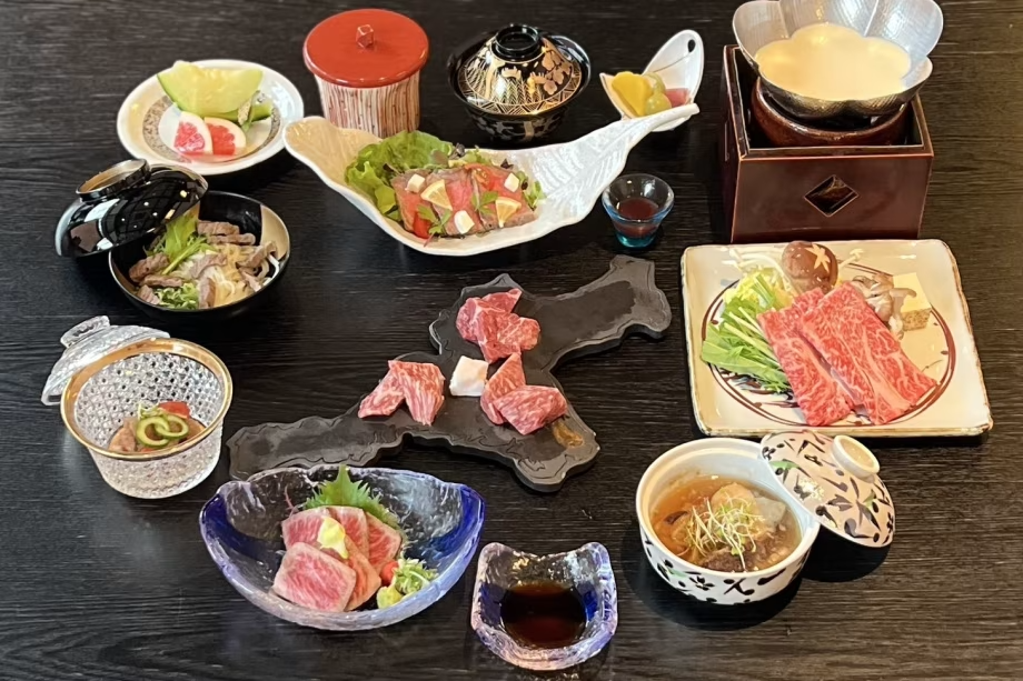 三重県が誇るブランド和牛「松阪牛」を、前菜からメイン料理に至るまで全品に使用した贅沢会席 三重県が誇るブランド和牛「松阪牛」を、前菜からメイン料理に至るまで全品に使用した贅沢会席