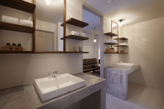 Old building suite [washroom]