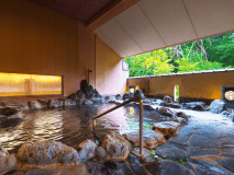 【大浴場　露天風呂◇おそめ】自然が生み出す“まろみの湯”と“自然の空気”