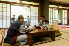 【ファミリールーム】20畳の大広間タイプのお部屋。グル－プ・二世代＆三世代家族・女子会などに最適です