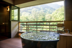 【最上階 源泉掛け流し露天風呂付 久遠スイート】