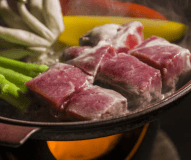 きめ細かな肉質と上質な旨みが魅力の「山形牛の陶板焼」