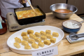 【あさまの田舎バイキング】手作りだし巻き卵。お客様の目の前で出来立てを料理人が作ります。