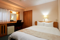 【客室】ワイドダブル140cmクローゼット付　幅150cmのクローゼット付きで2泊以上の旅行にも最適