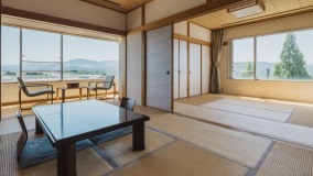 【禁煙】広めの和室（10畳+8畳）　阿蘇山ビュー