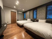 2024年1月リニューアル！【洋室デラックスツイン】（トリプルにも対応）ネット対応50インチテレビ完備