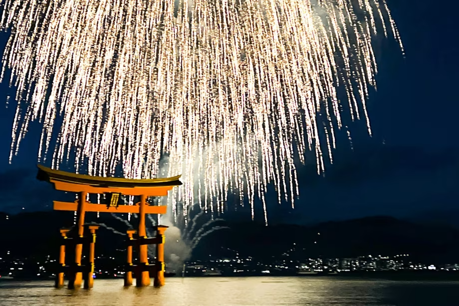 宮島花火(写真は過去に開催された際の様子です)